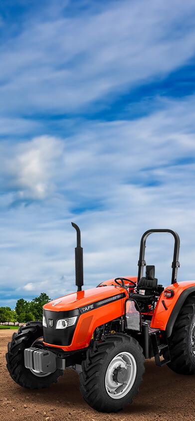TAFE-9515-4WD-Tractor-OrangeBody-RuralEnvironment-BolognaItaly-AgriMachinery.png