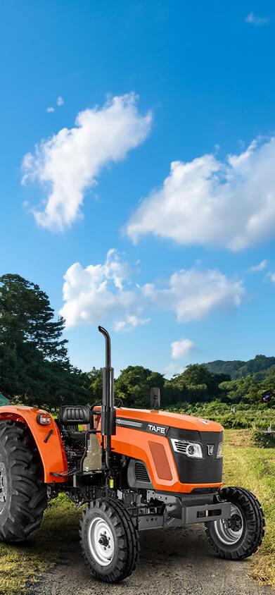 TAFE-8515-2WD-Tractor-RuralFarmland-Sunny-Sky-BolognaItaly-ModernAgriculture.png