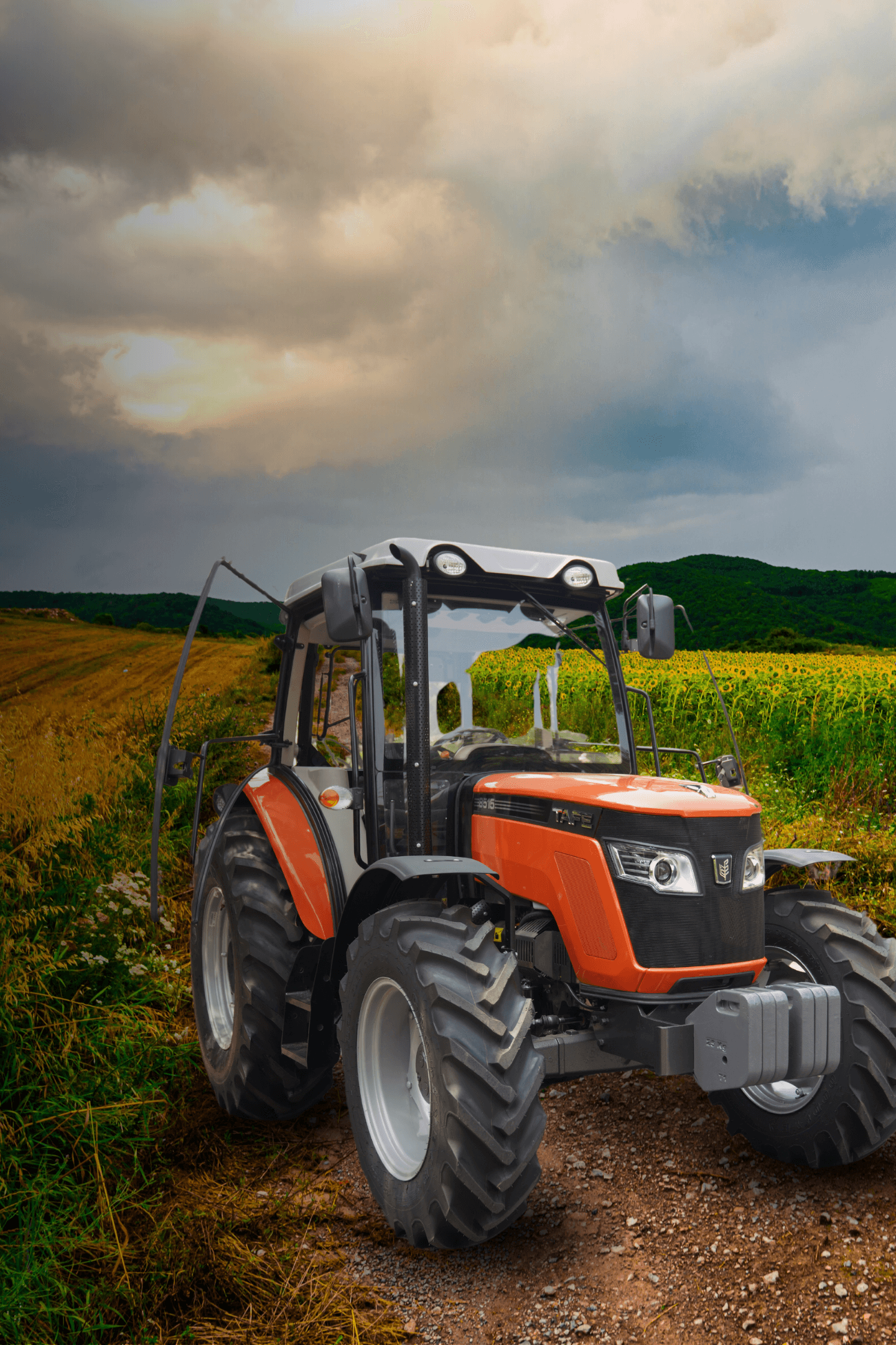 Tractor-TAFE-7515-HVAC-Russia-Front-View-Russia-AgriMachinery.png