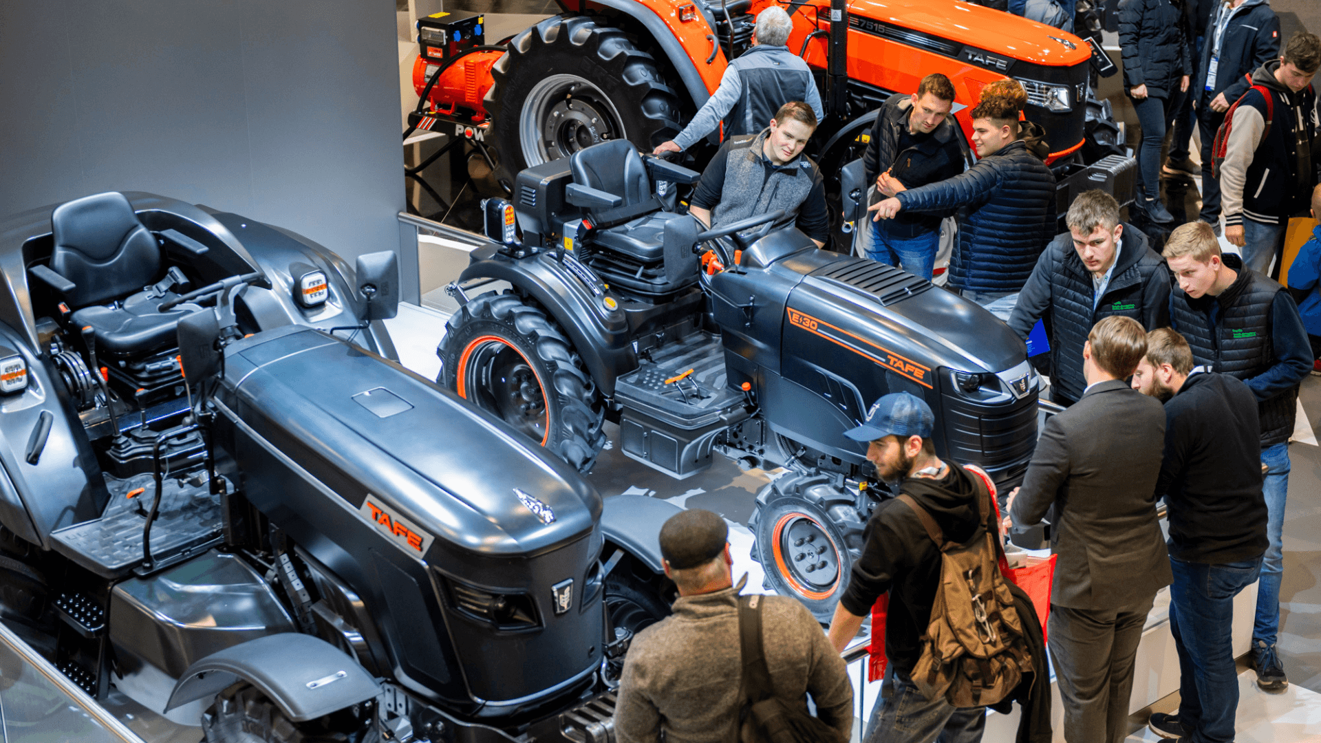 TRACTORS POWERED BY HYDROGEN AND ELECTRICITY