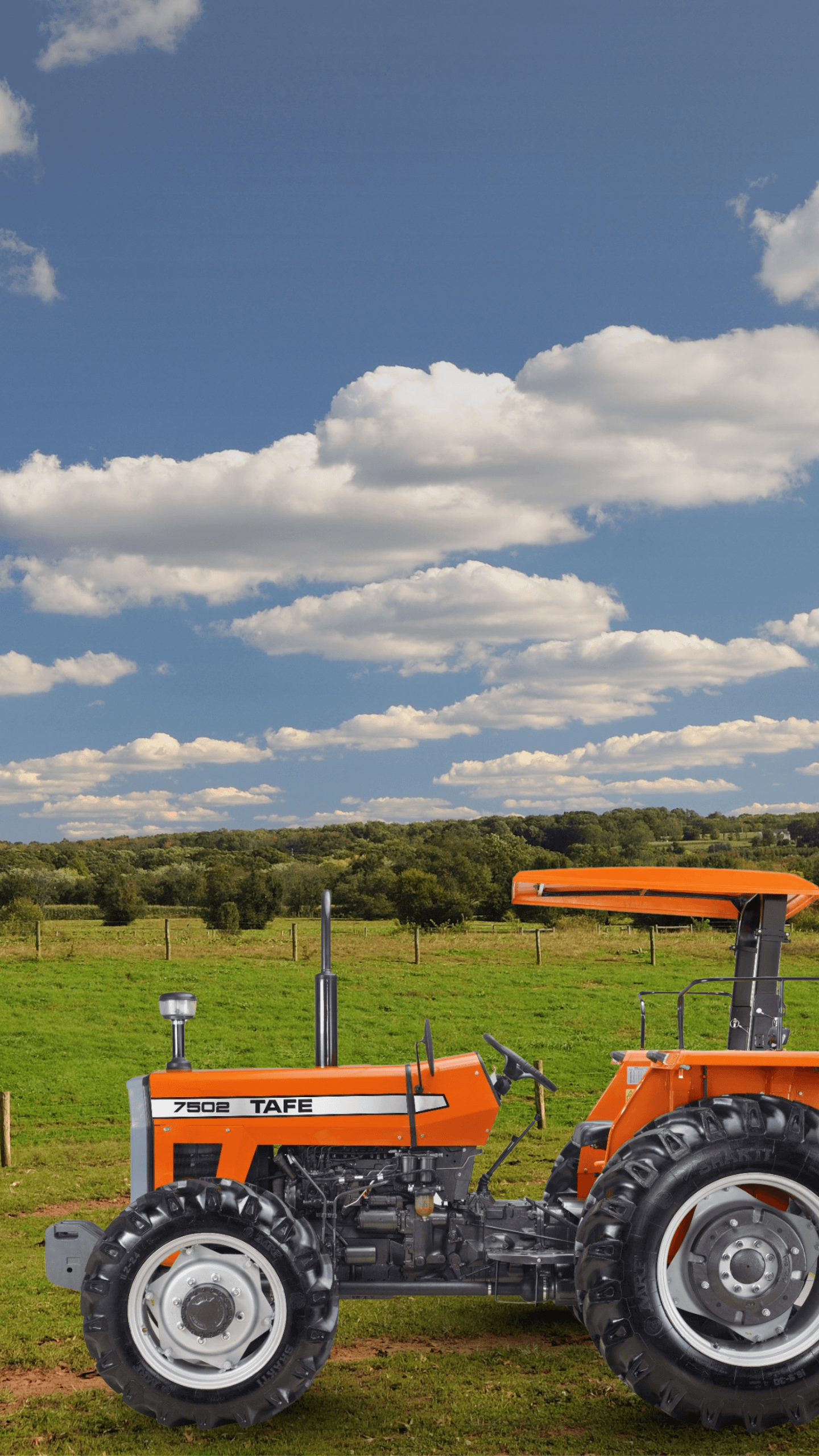 TAFE-7502-4WD-MEX-Tractor-Horses-Pasture.png